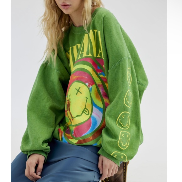 ✨ NWT UO Nirvana Smile Overdyed Sweatshirt - Picture 4 of 6